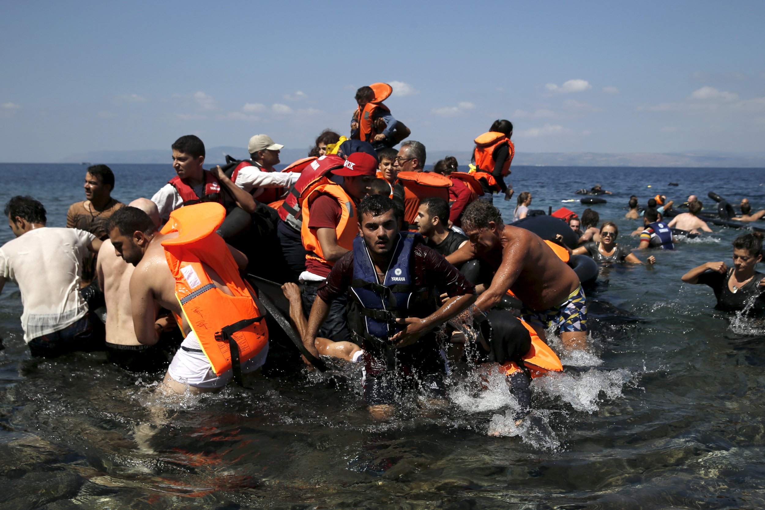 Four Infants, 10 Children Killed As Refugee Boat Sinks Off Greek Coast ...