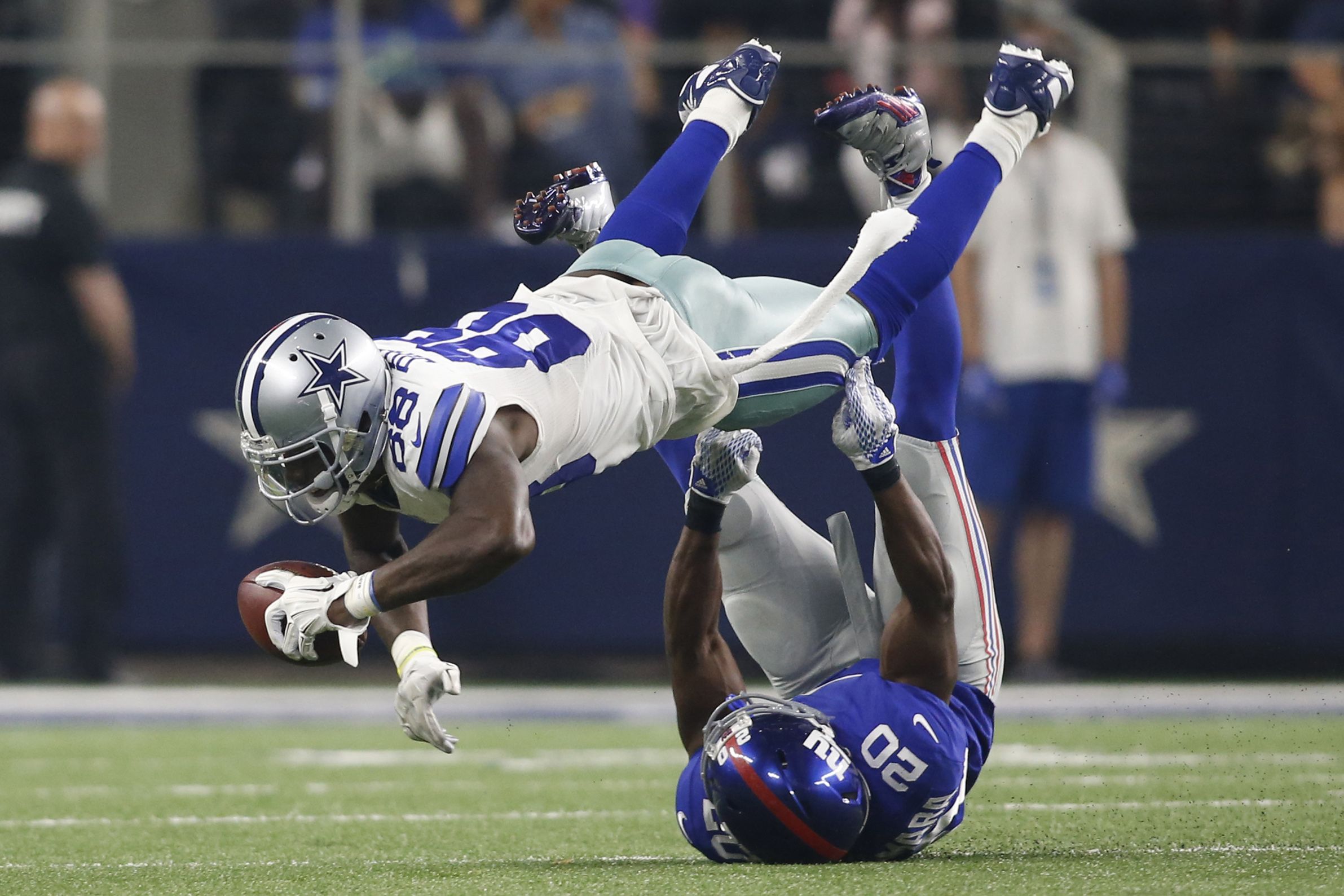 Cowboys' Dez Bryant out for 12 weeks due to bone graft