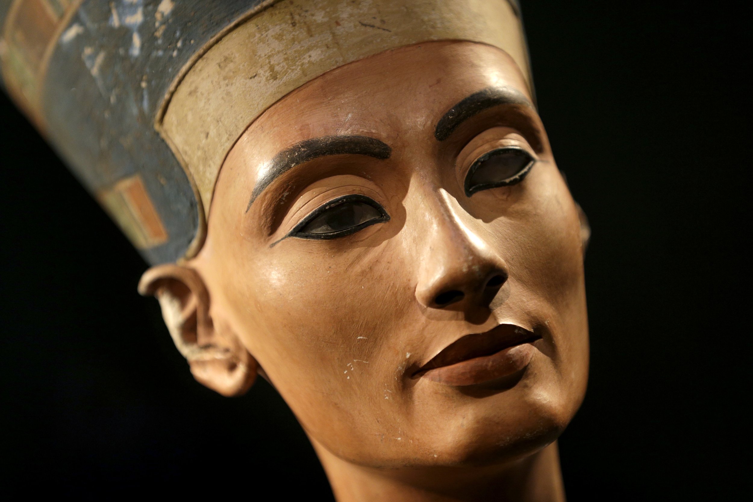Nefertiti Tomb Discovered Egyptian Queens Secret Chamber Buried Near King Tuts Archaeologist