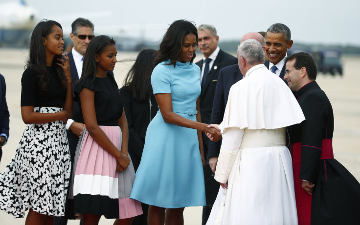 [11:52] U.S. first lady Michelle Obama, President Barack Obama (2ndR) and their daughters, Malia (L) and Sasha, welcome Pope Francis
