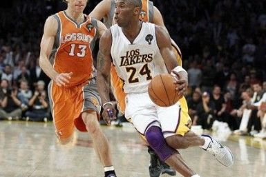 The Lakers face the Mavericks at Staples Center