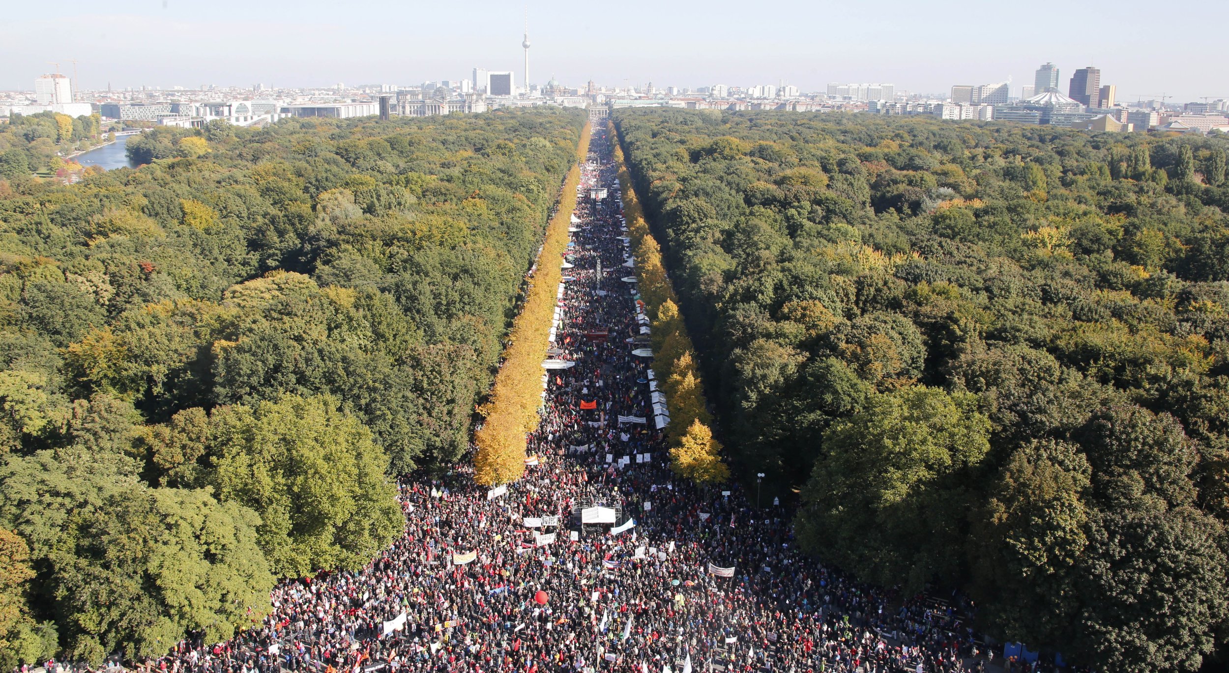 Berlin Demonstrations Draw At Least 150,000 In Opposition To Transatlantic Free Trade Deal | IBTimes