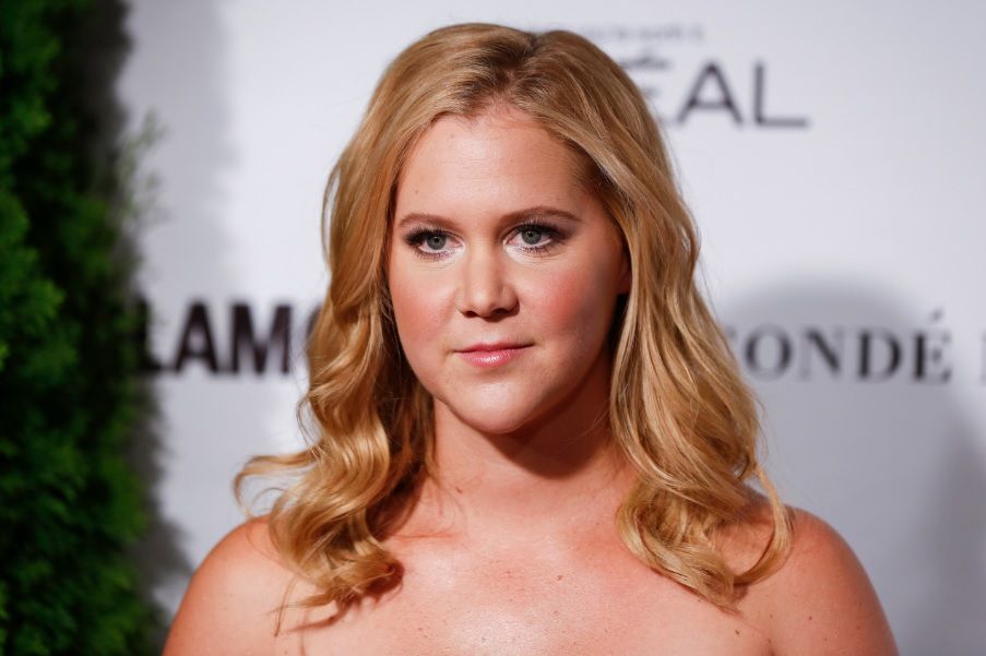 Khloé Kardashian Amy Schumer Update Comedian Defends ‘snl Monologue About Plastic Surgery