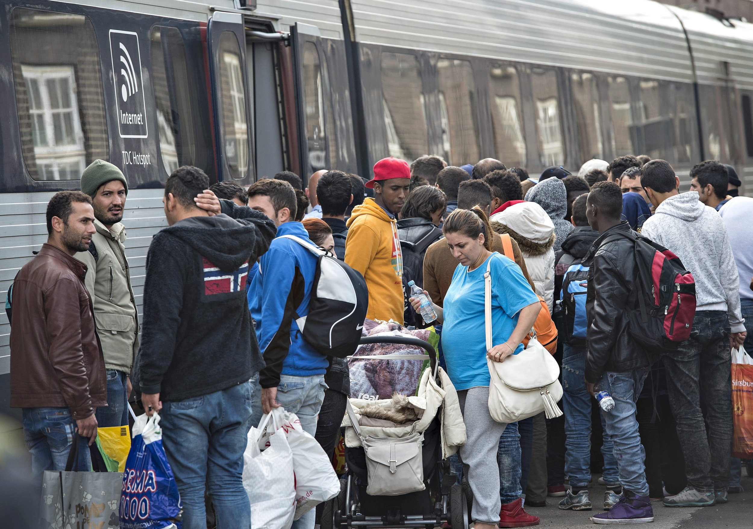 Europe Refugee Crisis Sweden Doubles Refugee Forecast Will Need Additional 8 41b To Manage