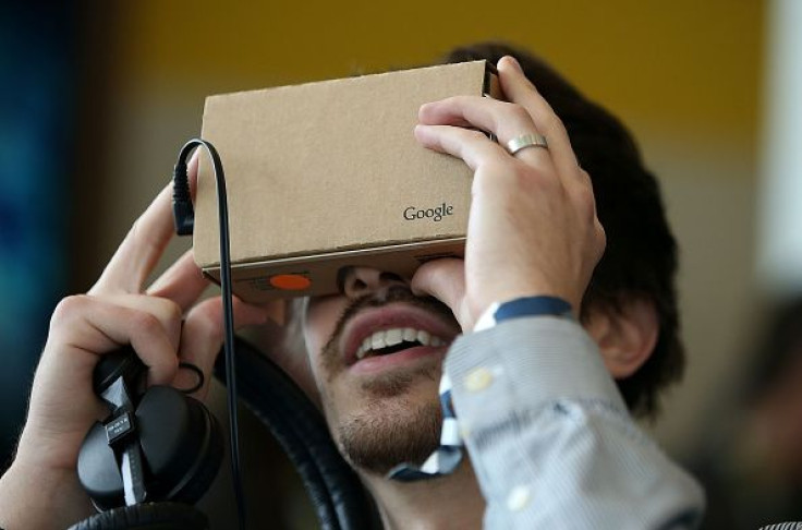 Virtual Reality, Google Cardboard 474995432