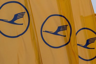 Lufthansa flights cancelled 900