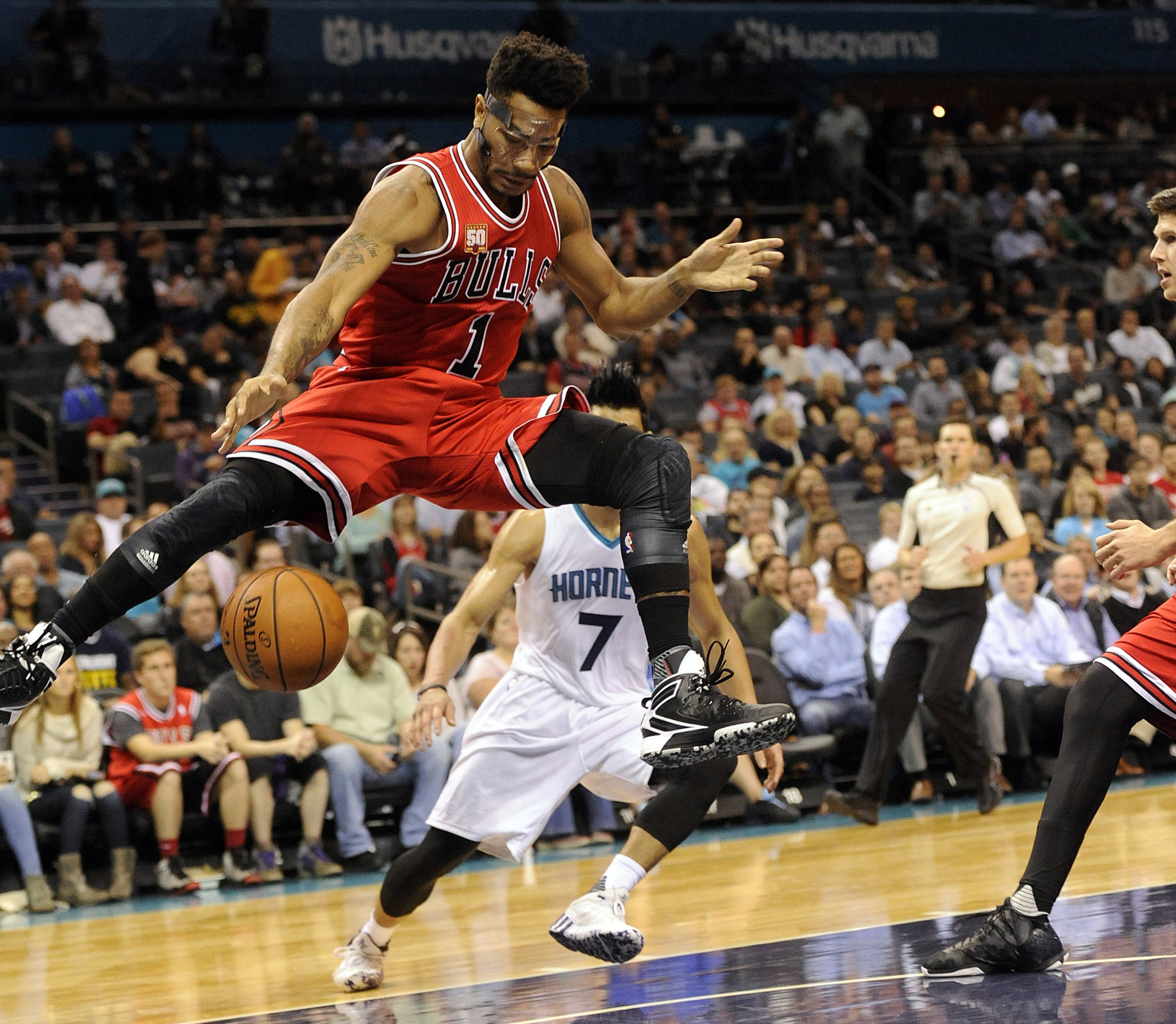 D-rose Injured But Bulls Beat Pacers 