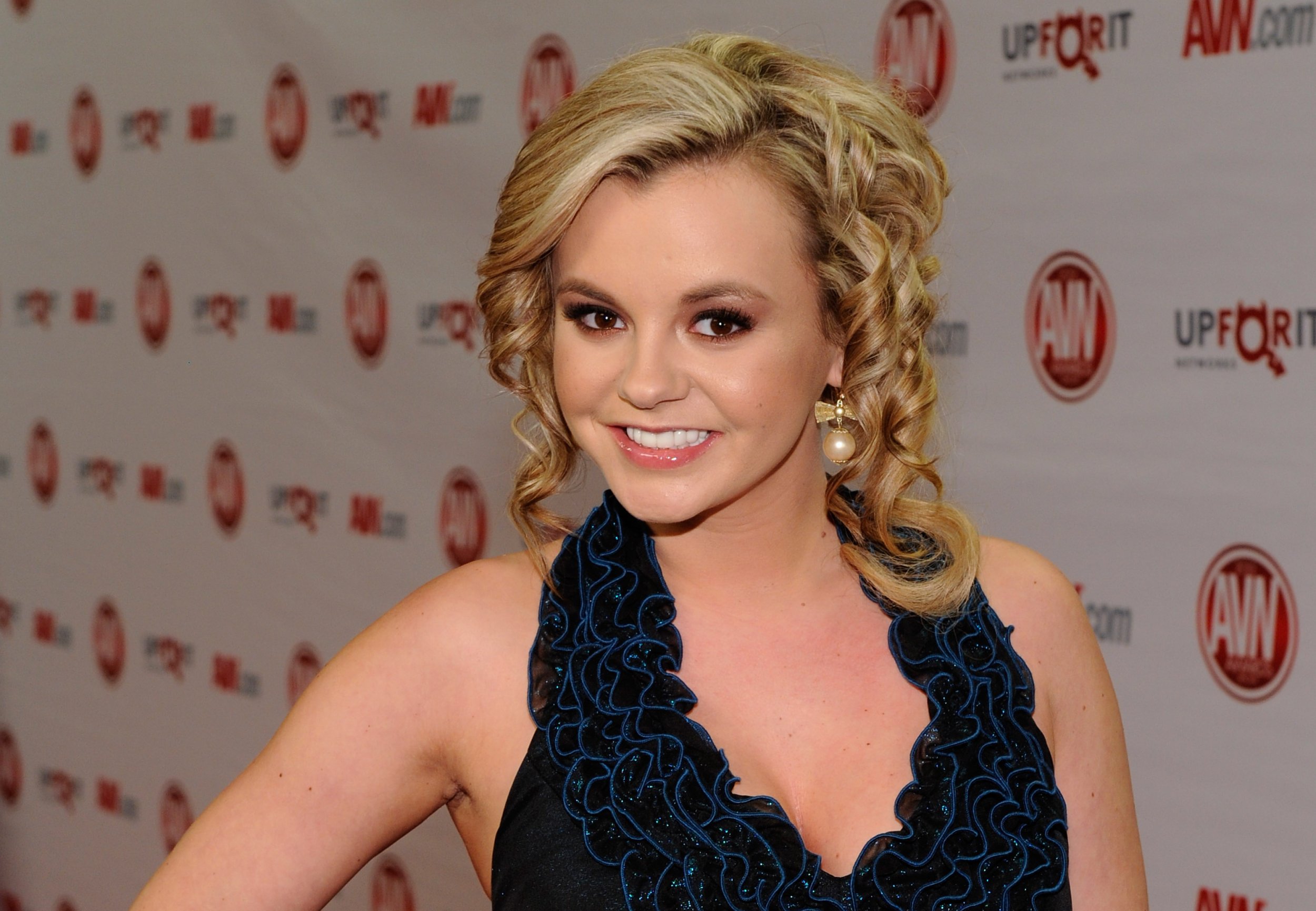 Bree Olson Tells Howard Stern She Did Not Find Out About Charlie Sheen HIV Diagnosis Until 3 Days Ago AUDIO IBTimes image