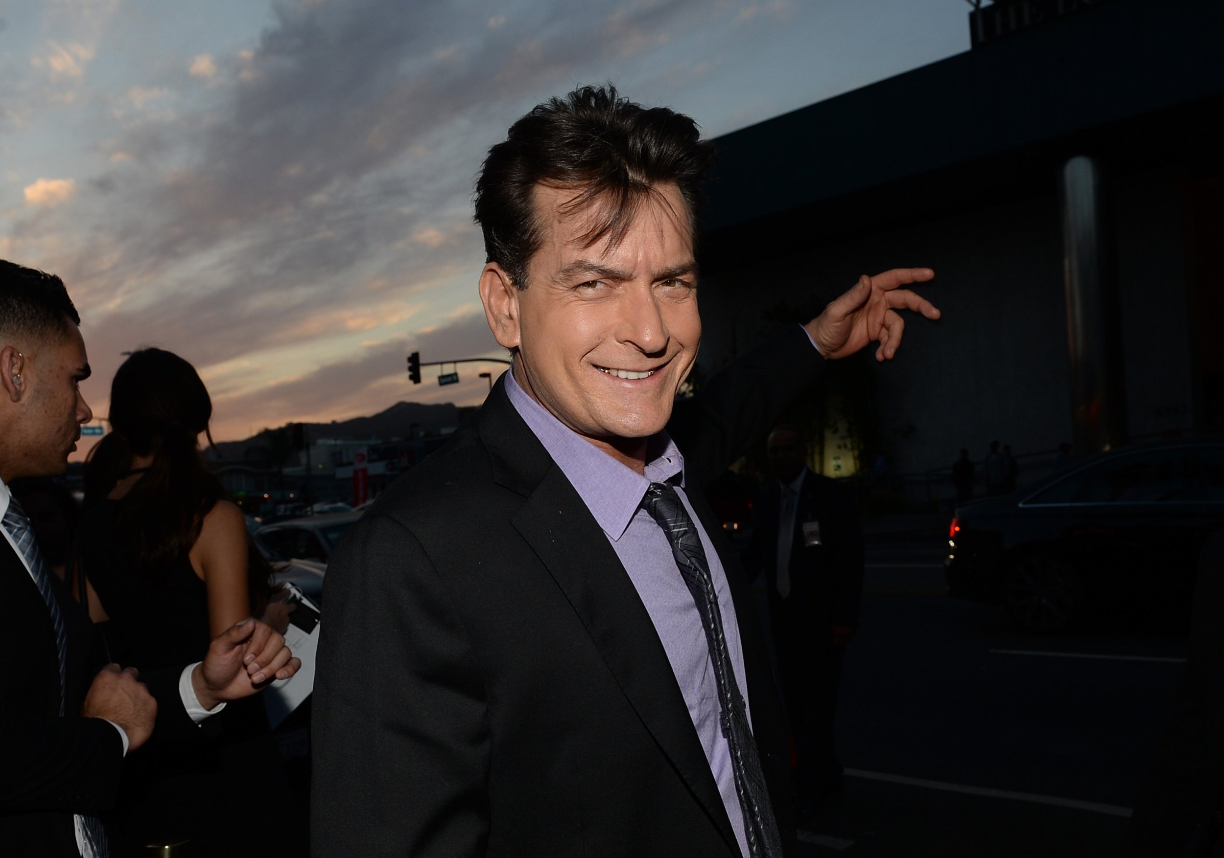 Charlie Sheen Hiv Update Former Goddess Natalie Kenly Defends Actor Amid Claims He Kept His 