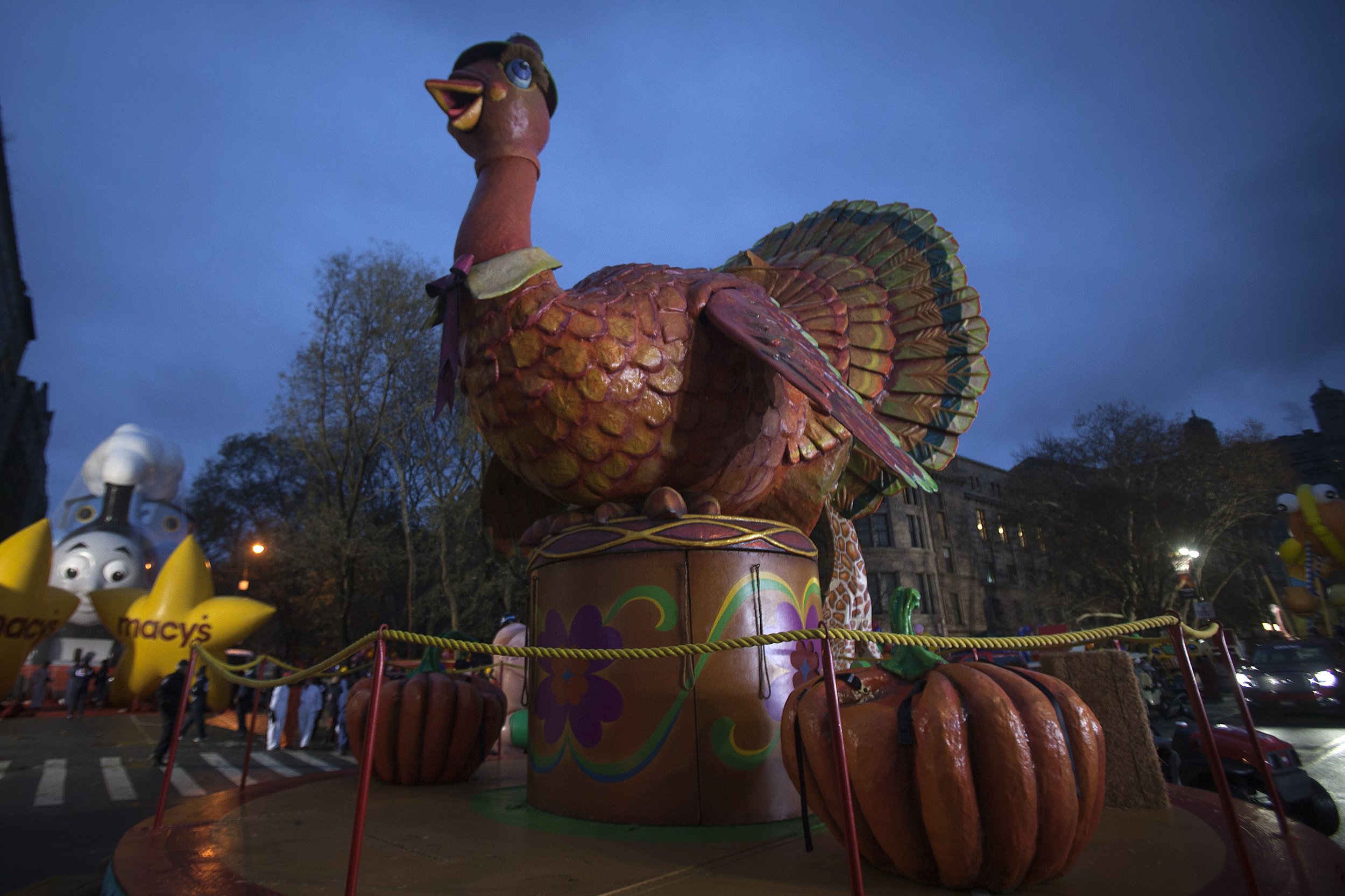 How to make a thanksgiving cornucopia centerpiece