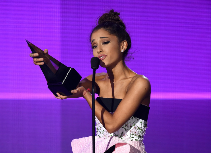 Ariana Grande AMAs 2015