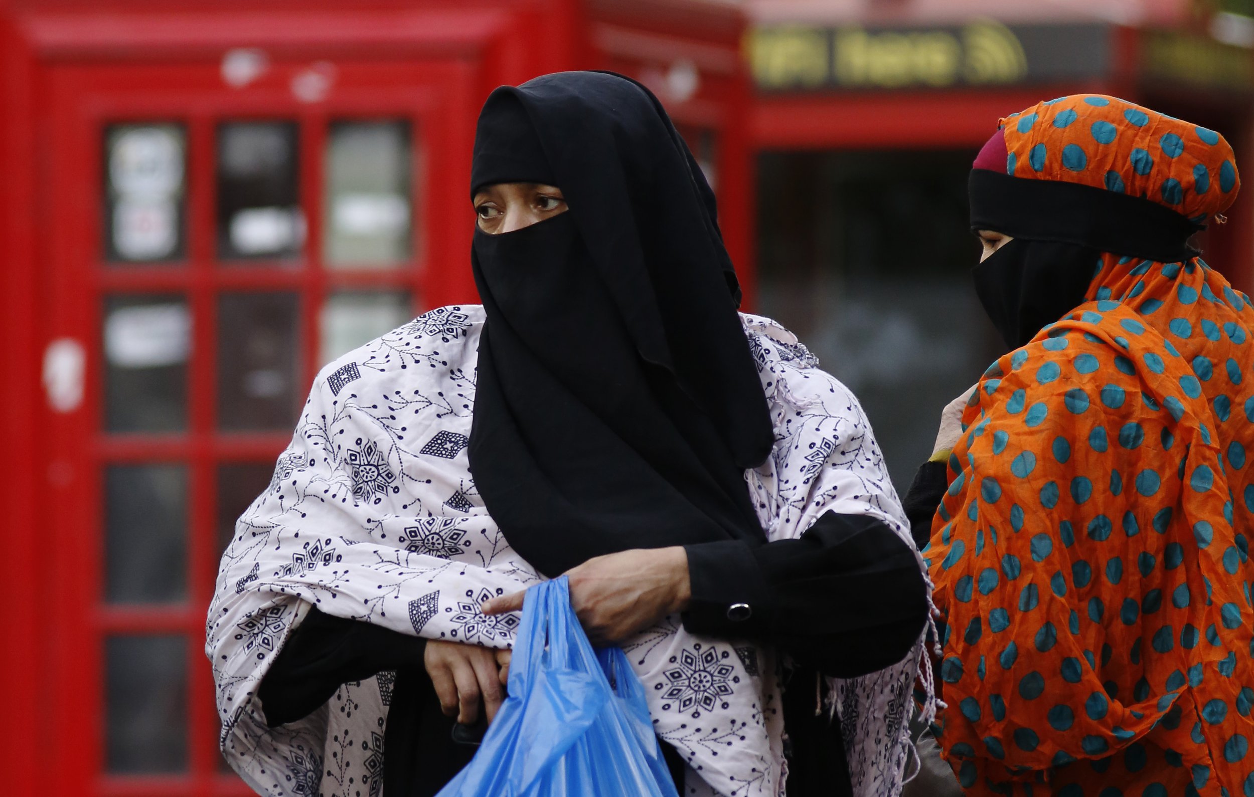 Мусульмане две жены. Мусульманские наказания. Muslim bbc. Muslims in London.