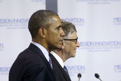 Gates and Obama RTX1WJJB