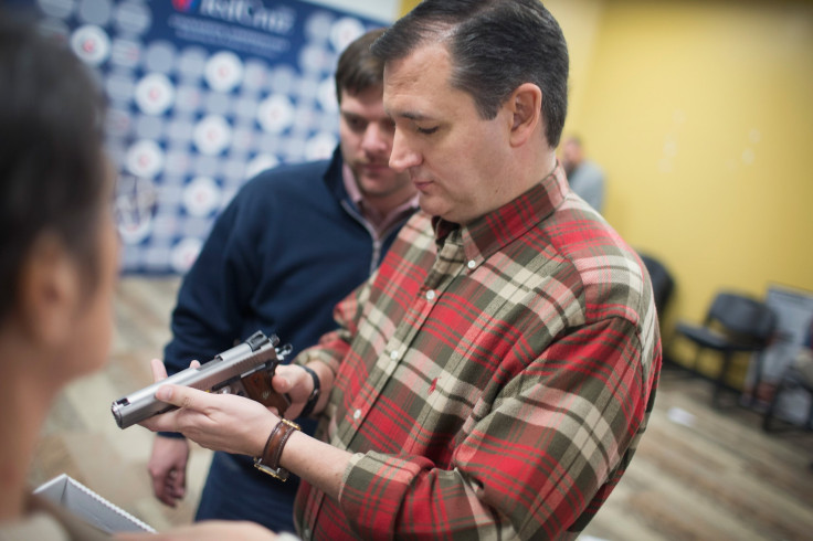 Ted-Cruz-Gun-Store-Iowa