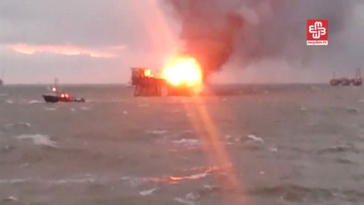 AzerbaijanOilRigFire_Dec2015