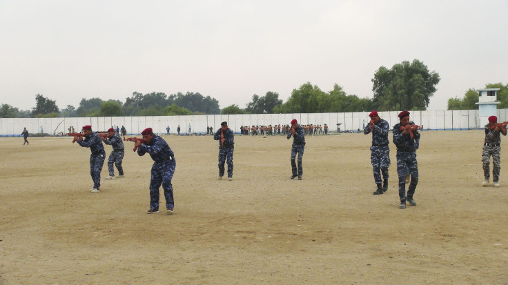 Sunni tribesmen training