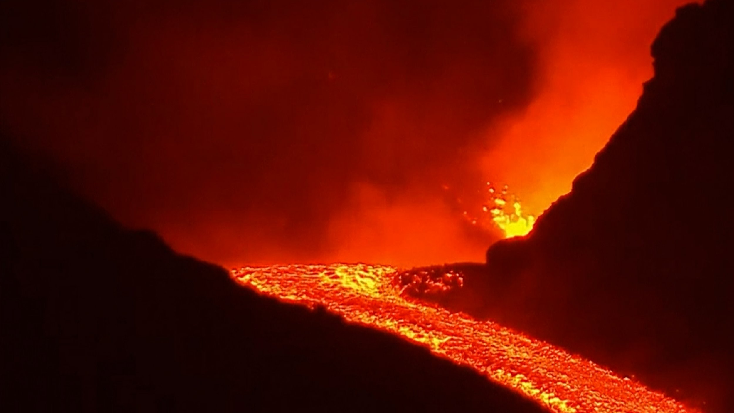 Watch La Palma Volcano Erupt As Lava Continues Its Flow Through Canary Island