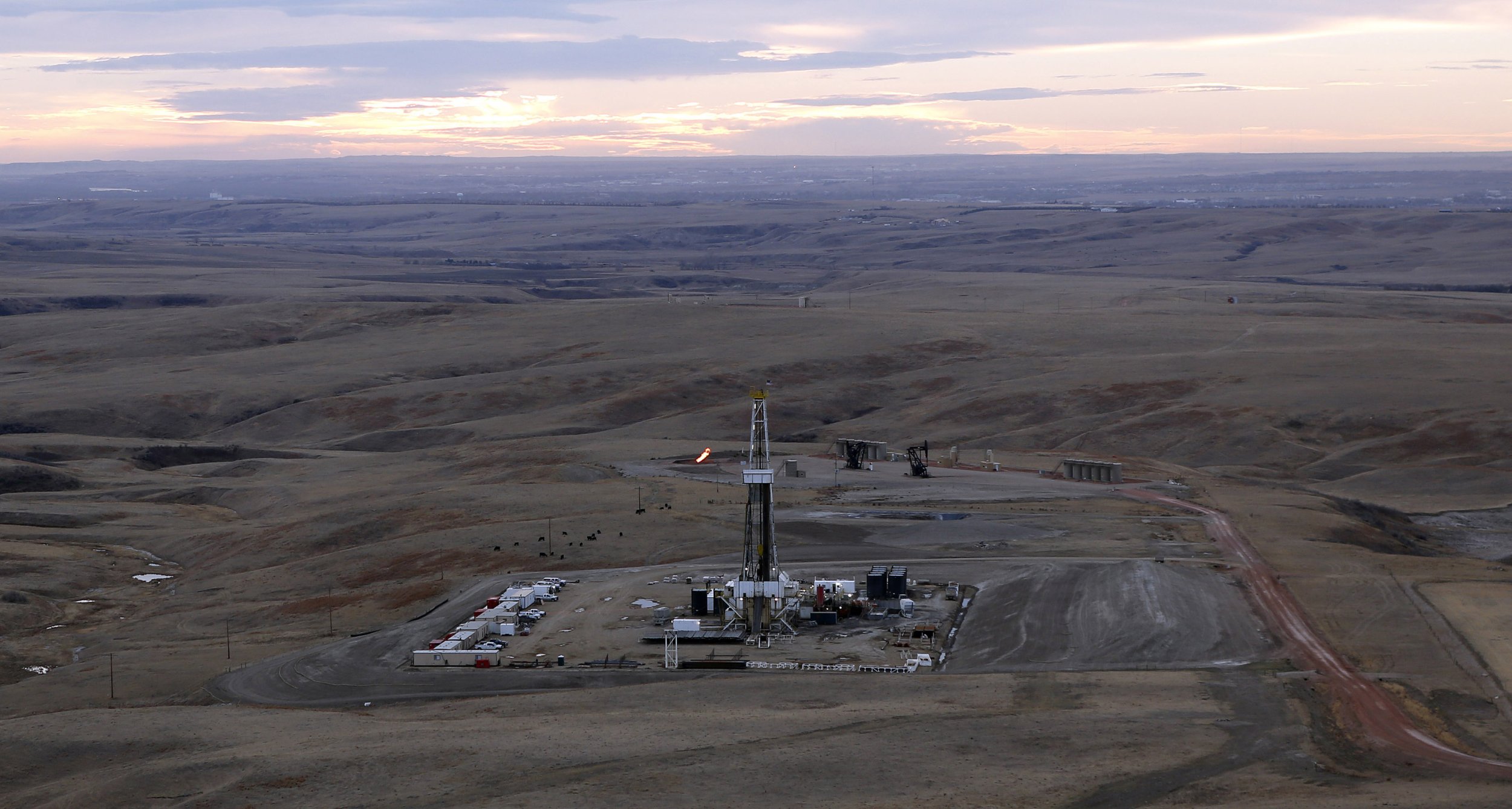 Hard Times In Boomtown USA The Rise And Fall Of Oil In Williston   Williston Rig 