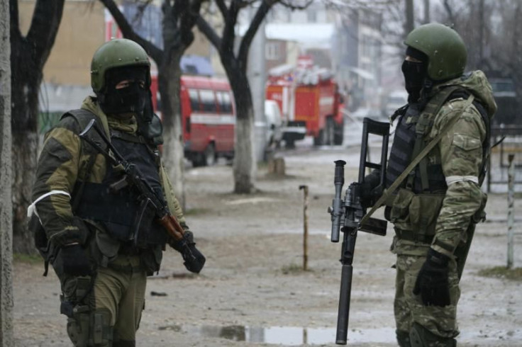 russian-soldiers-stand-guard-dagestan