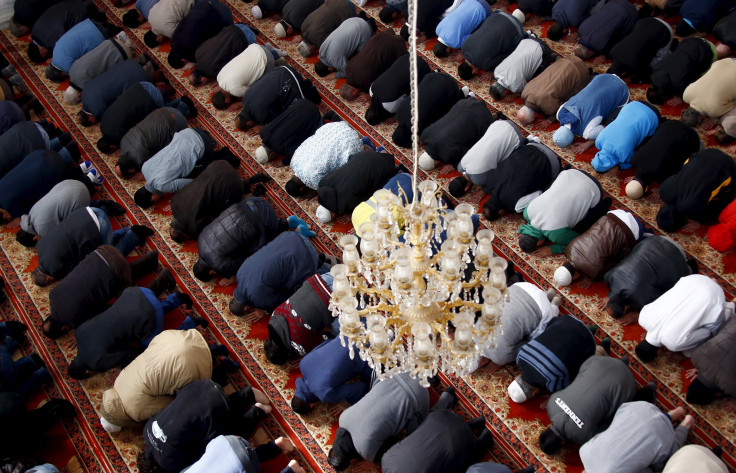 muslims pray