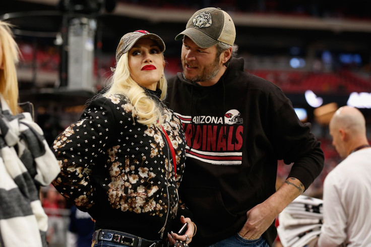 Blake Shelton Gwen Stefani restaurant photo