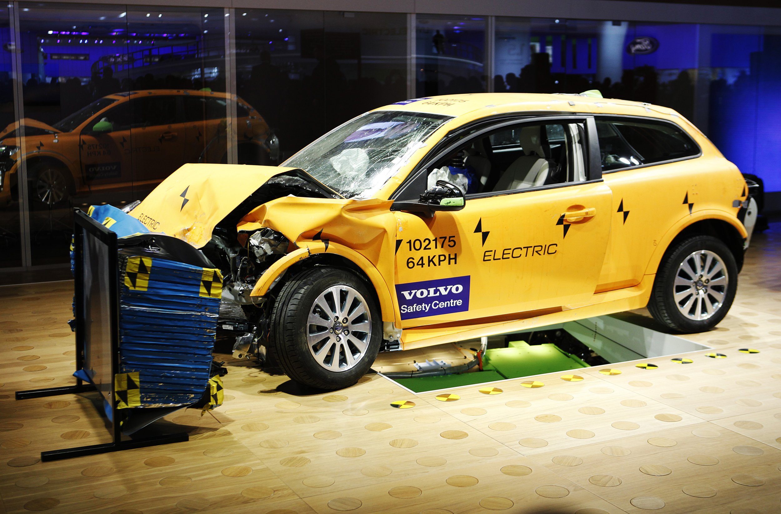 volvo crash test