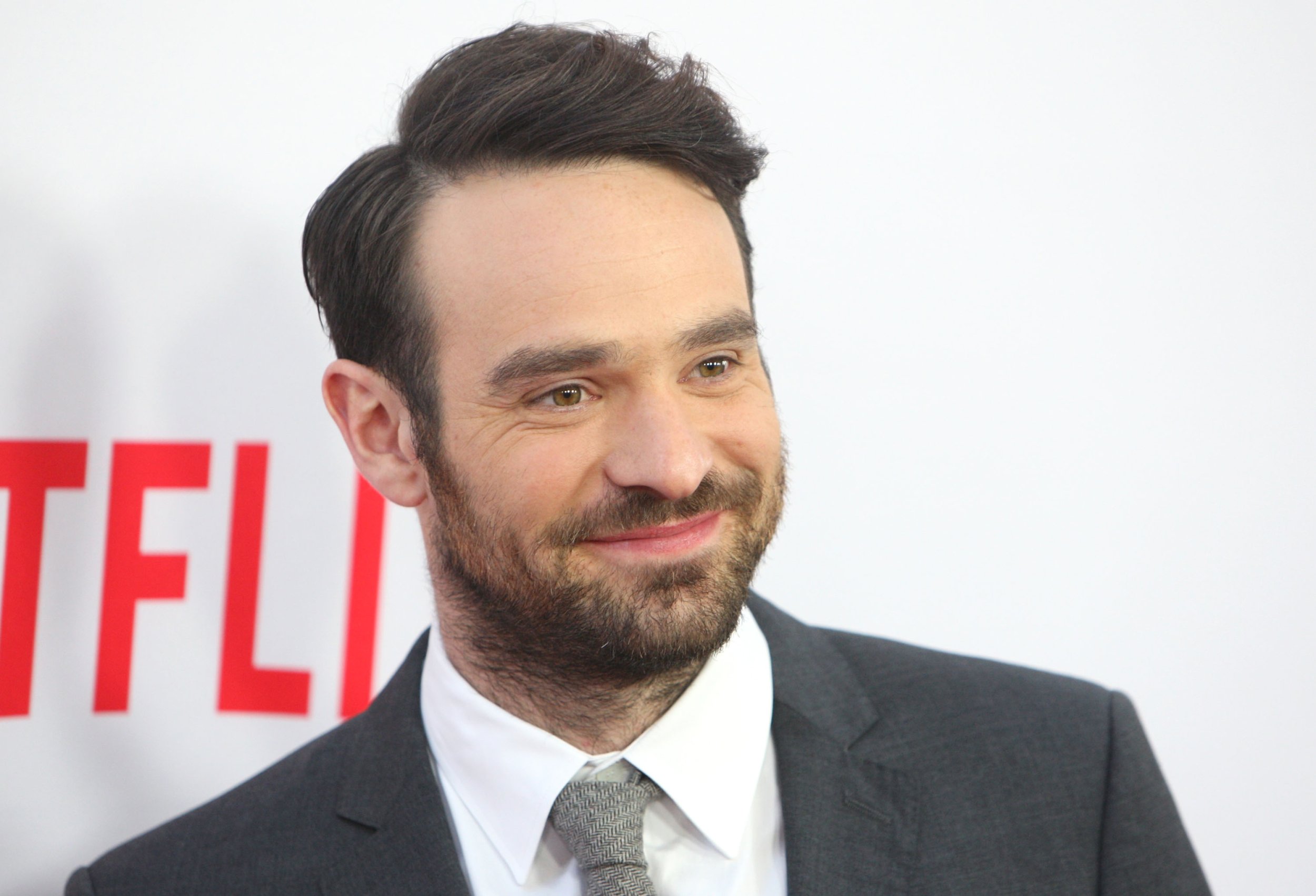  Daredevil Star Charlie Cox Says He d Be In Avengers Infinity War 