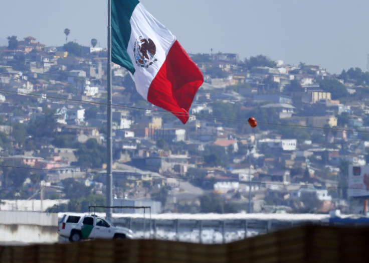 A U.S. patrol officer near to the Mexican border.