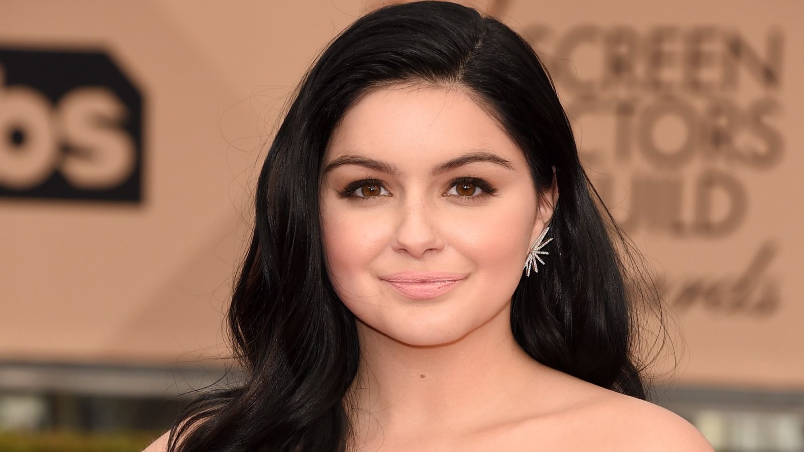 ariel winter dress scars Ariel Winter 'not ashamed' as she bears breast scars at SAG Awards