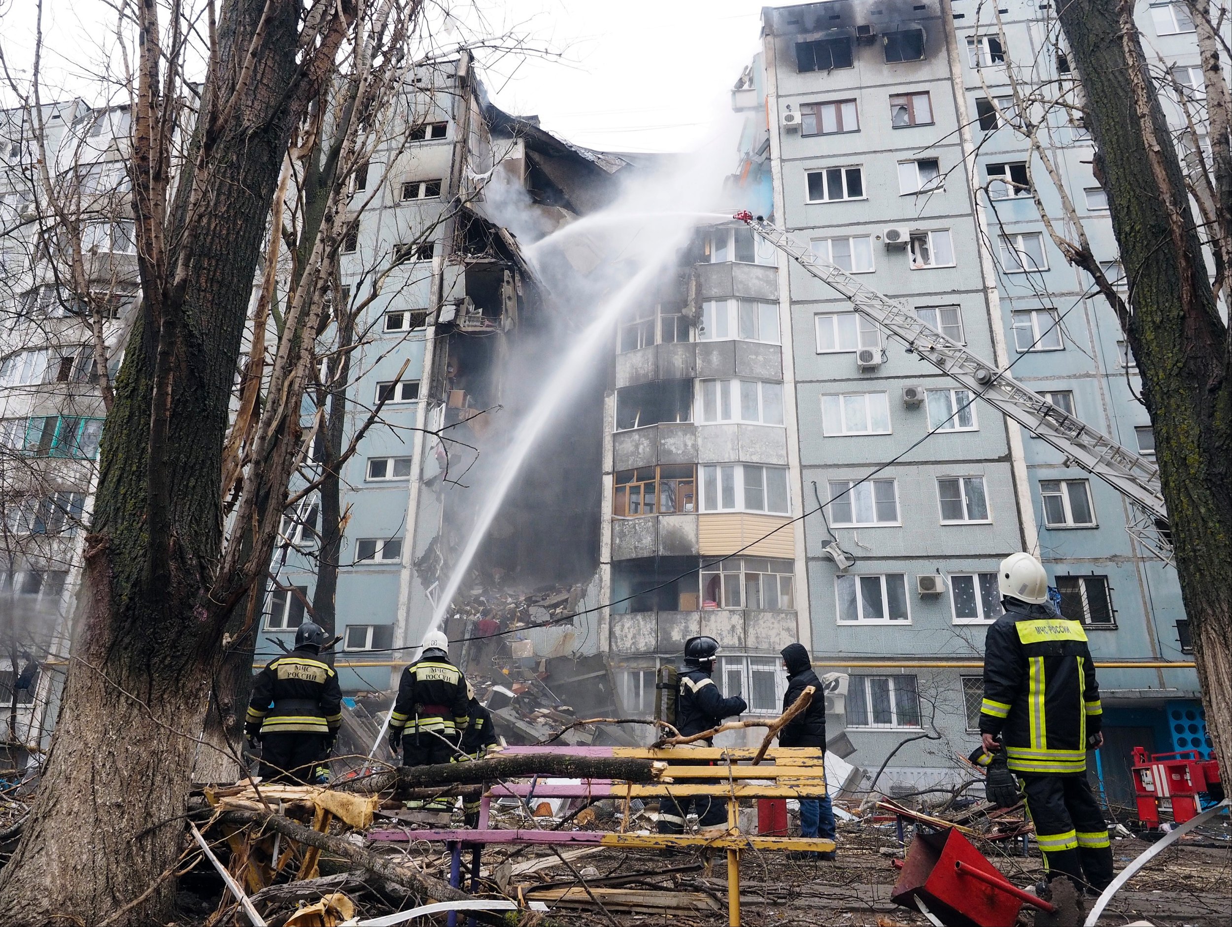 После взрывов газа. Взрыв бытового газа в Волгограде. Взрыв бытового газа в многоэтажном доме. Последствия взрыва газа.