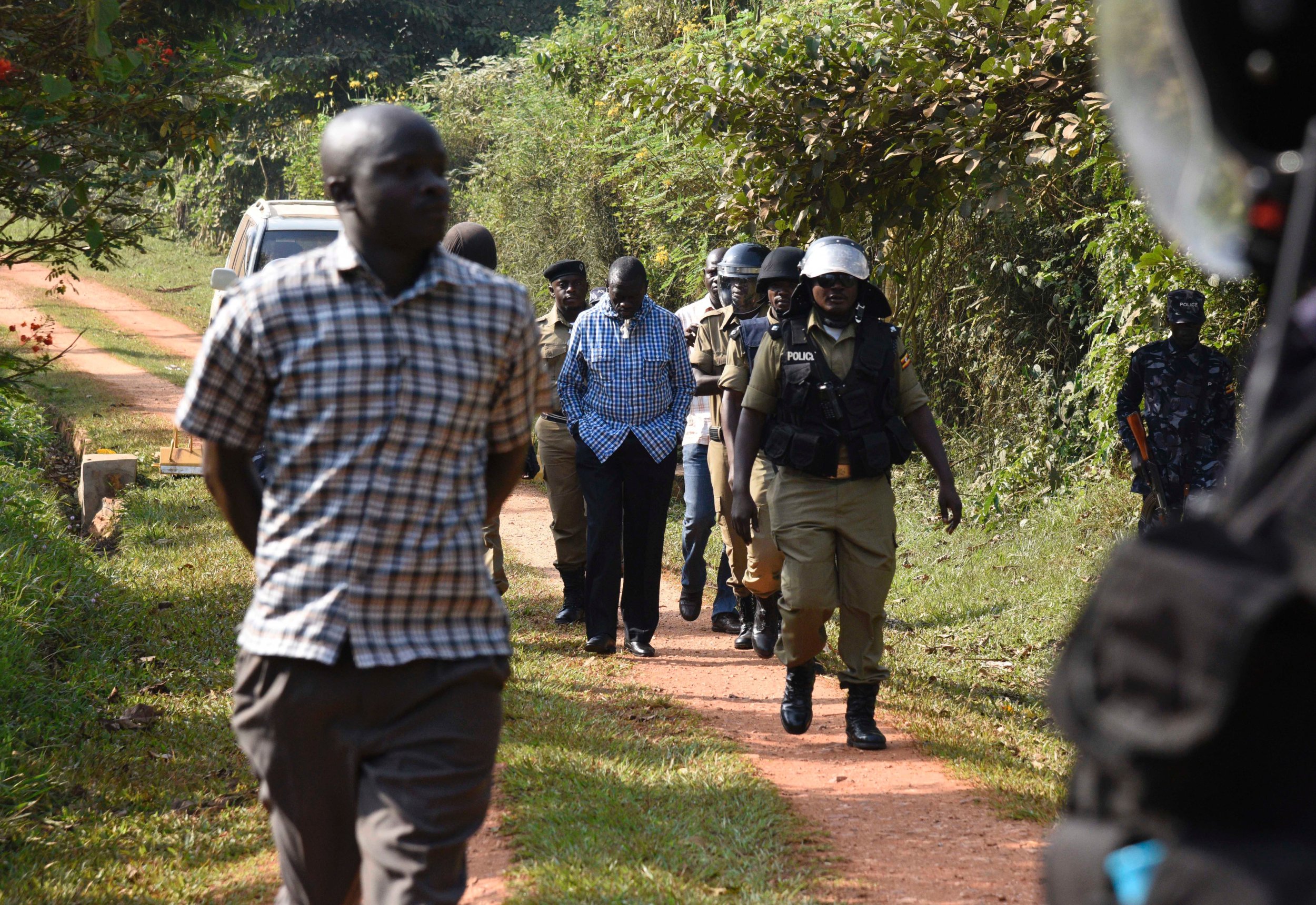 Uganda’s Opposition Leader Kizza Besigye Arrested After Alleging Fraud ...