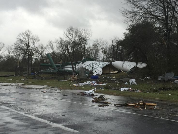 storms tornadoes Louisiana Mississippi killed