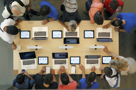 Apple customers Macbook
