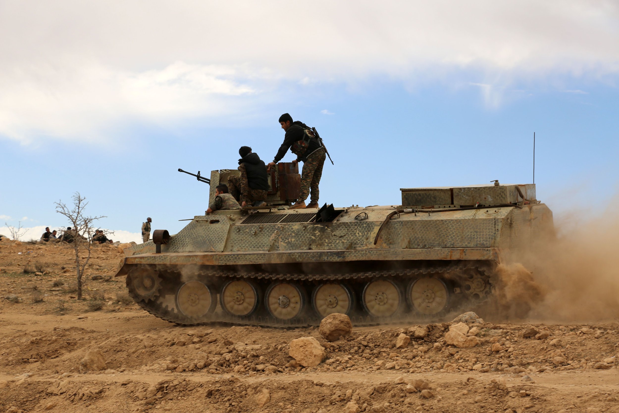 ISIS Hangs Bodies Of 4 Syrian Democratic Forces Fighters In Al-Hasakah ...