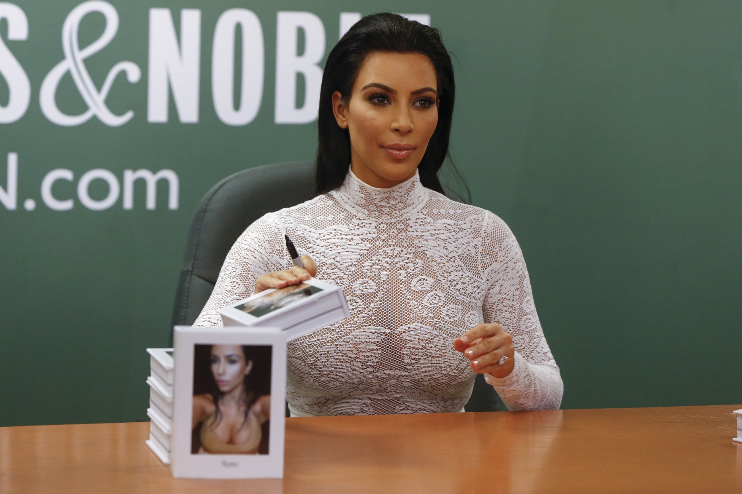 Kim Kardashian Nude Mural Based On Naked Selfie Banned In ... - International Business Times