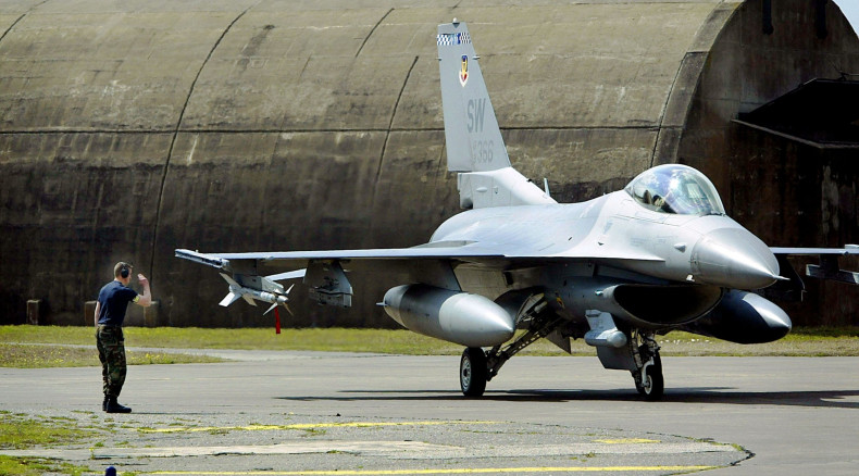 F-16 fighter jet