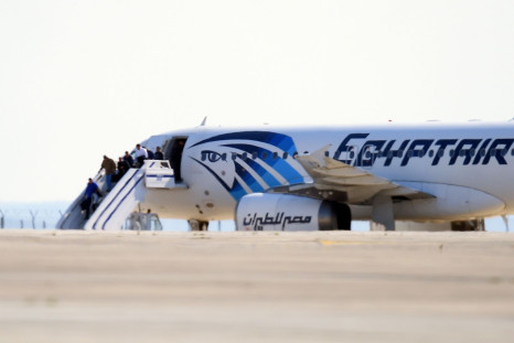 EgyptAir passengers leave hijacked airpcraft