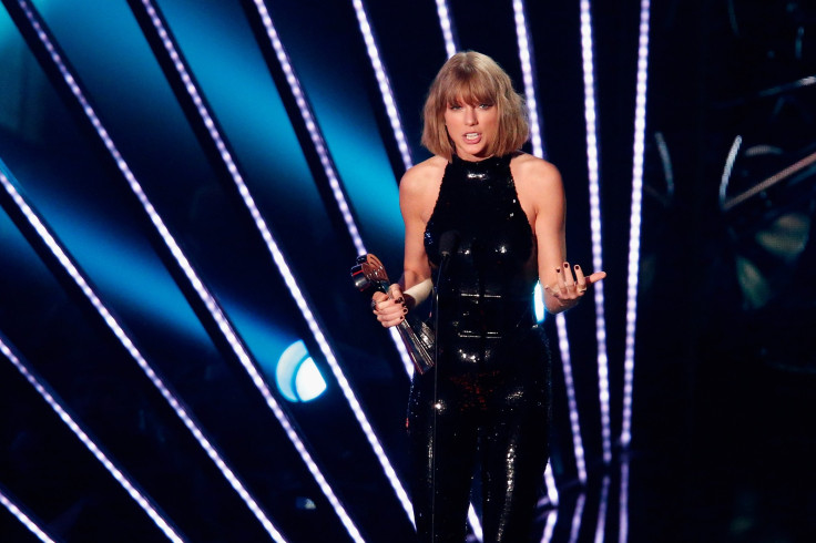 Taylor Swift IHeartRadio Music Awards 2016