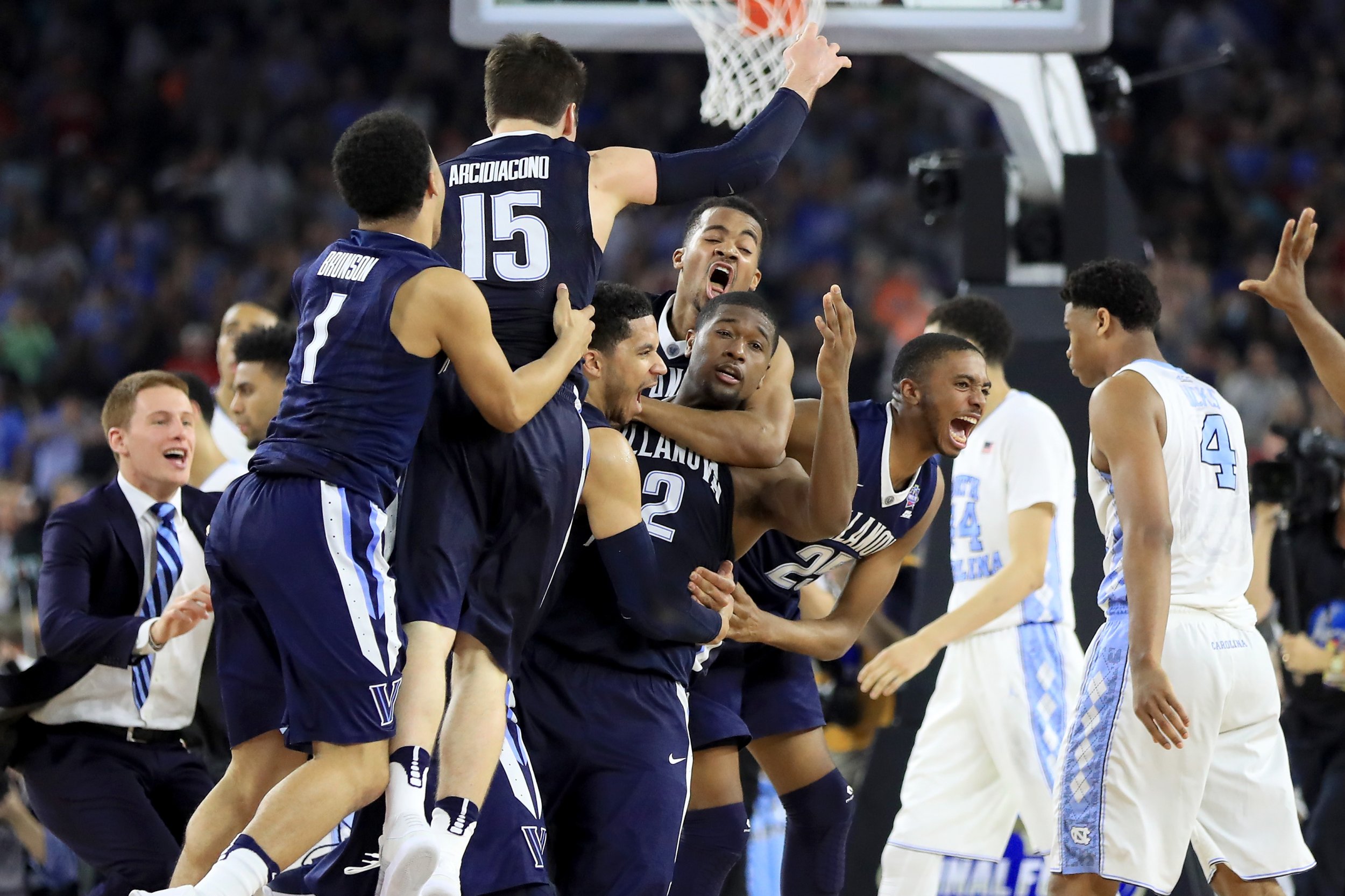 Buzzer Beater Lifts Villanova Over North Carolina In 2016 National Championship Game Ibtimes