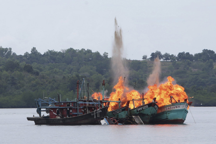 Indonesia sinks boats