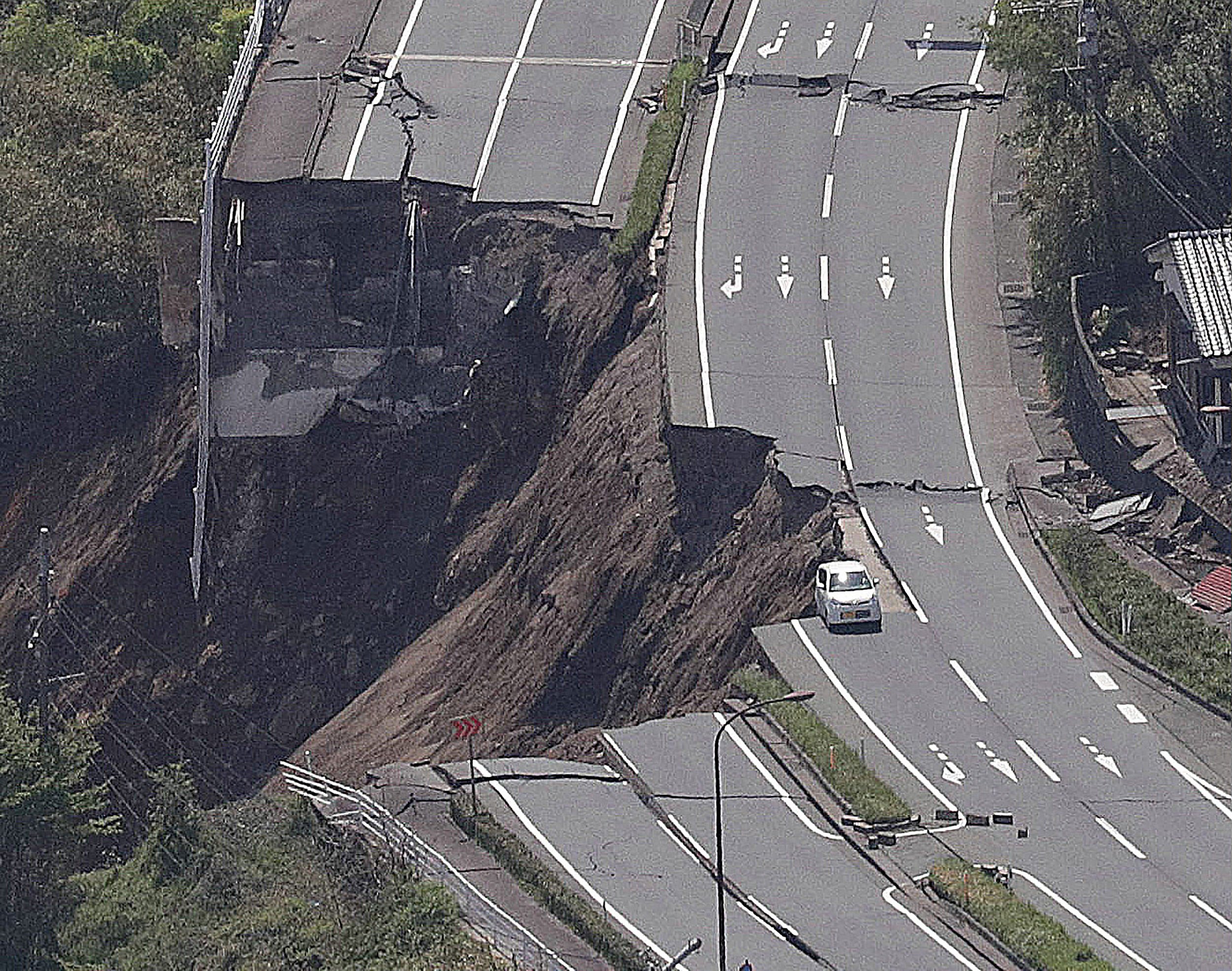 Japan Earthquake Kumamoto Airport Shut Down Flights Cancelled As Rain 