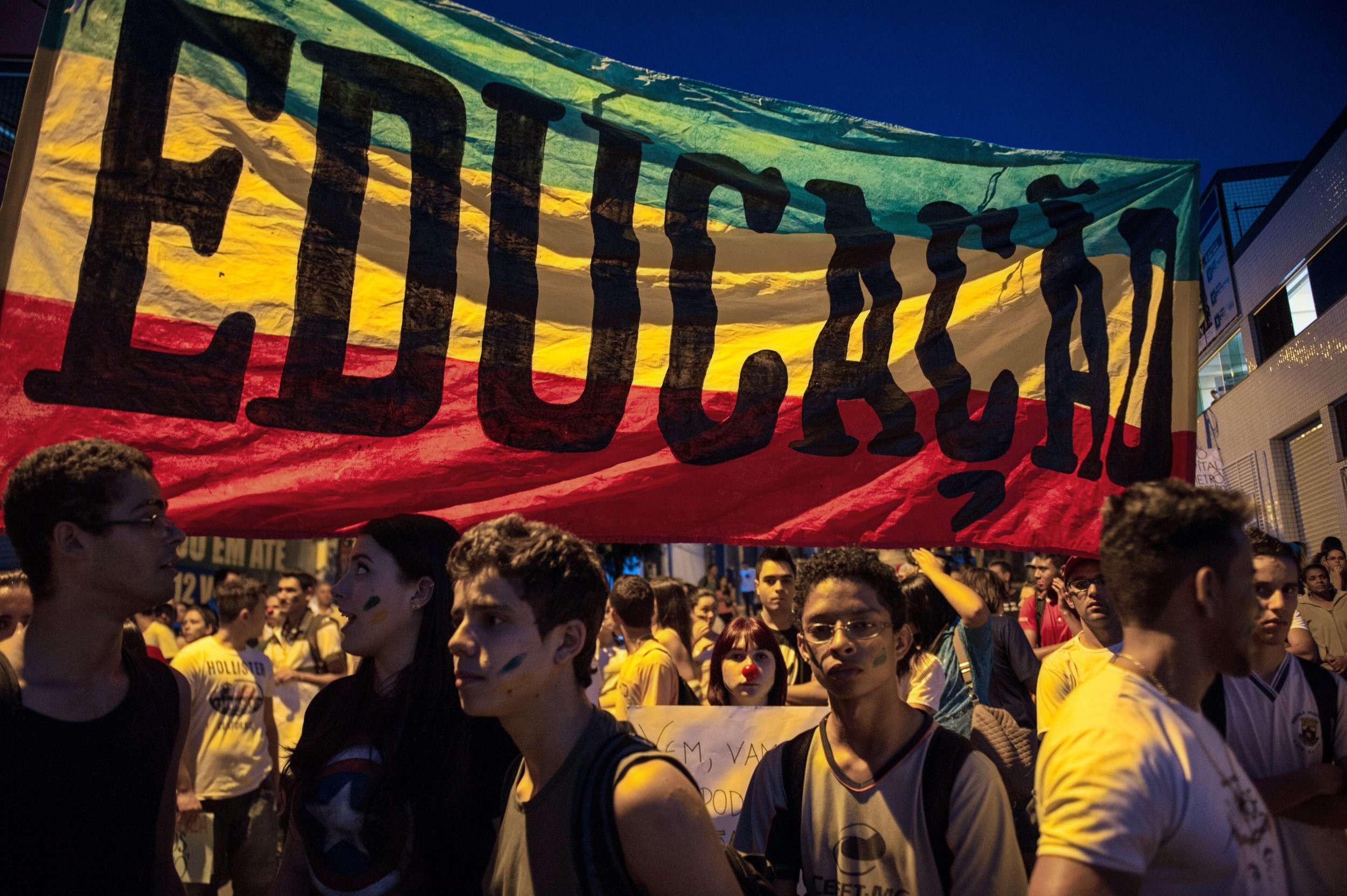 Next march. Образование в Бразилии.