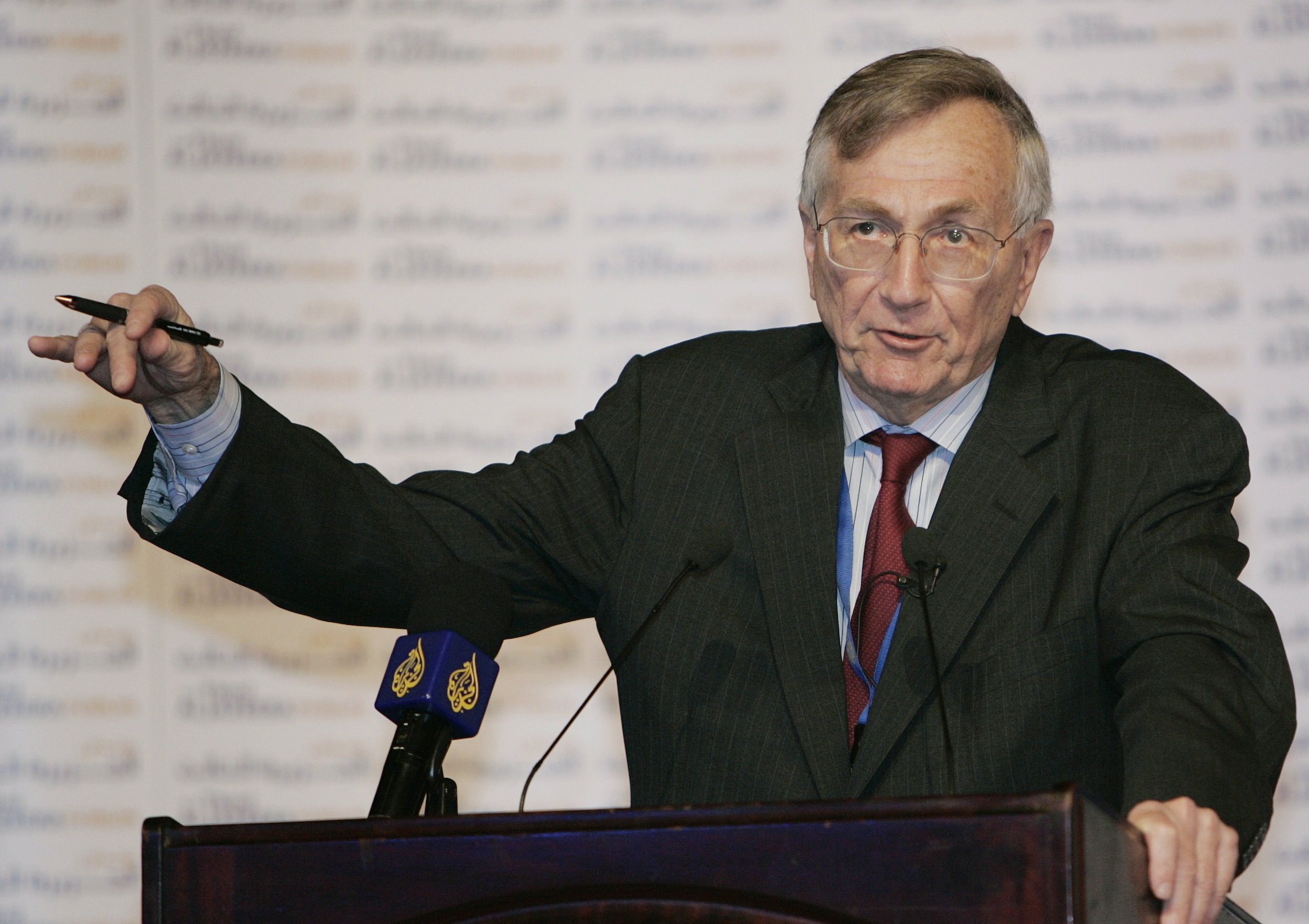 seymour-hersh-has-a-six-letter-word-for-the-state-of-the-media-business