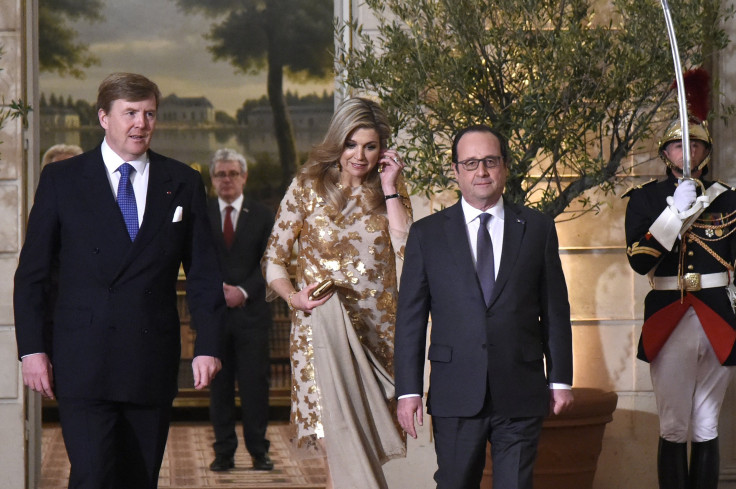 King Willem Alexander of the Netherlands (L) and Queen Maxima with French President Francois Hollande