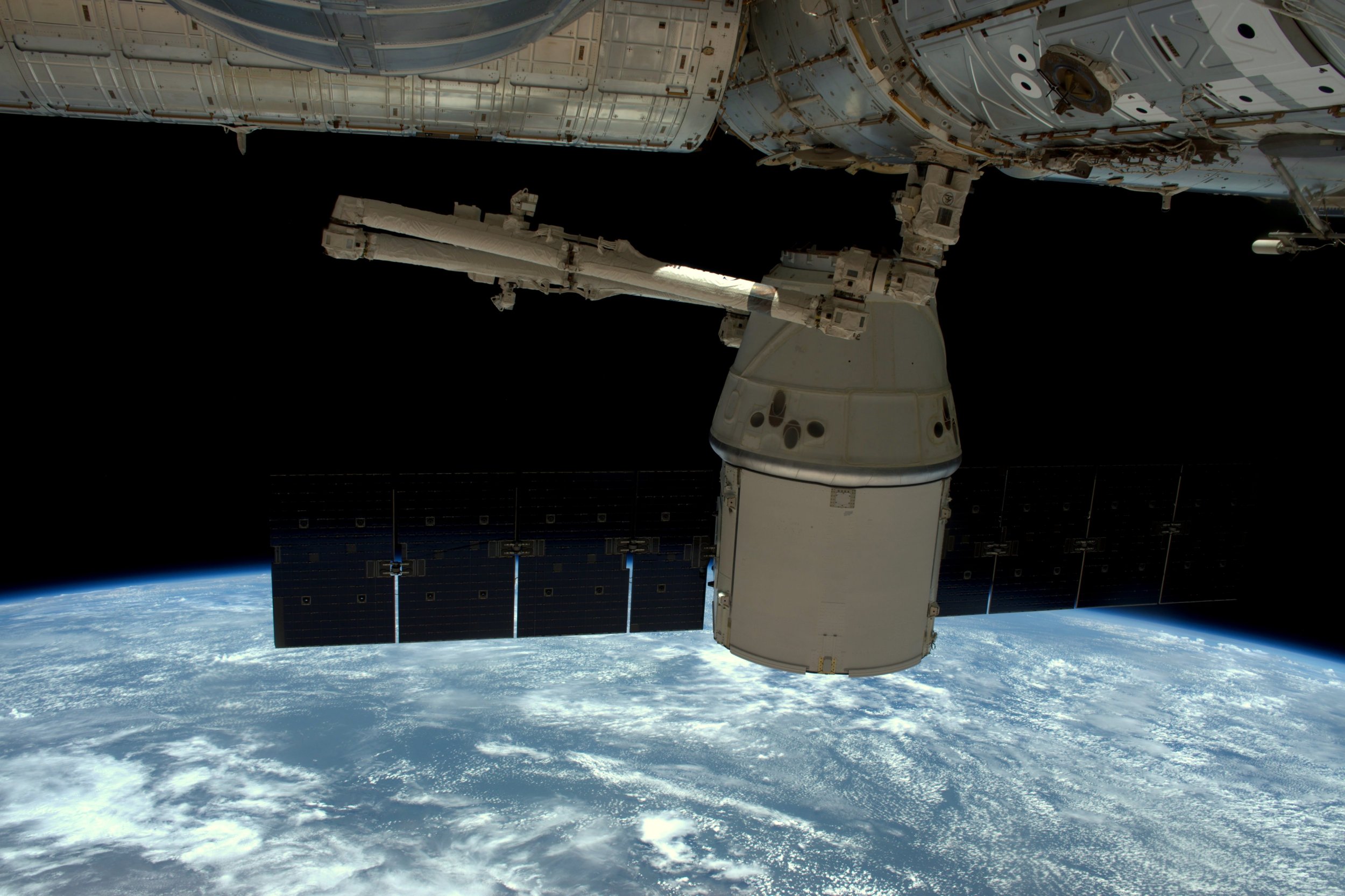 SpaceX Dragon Cargo Spacecraft Brings Haul Of Scientific Data From ...