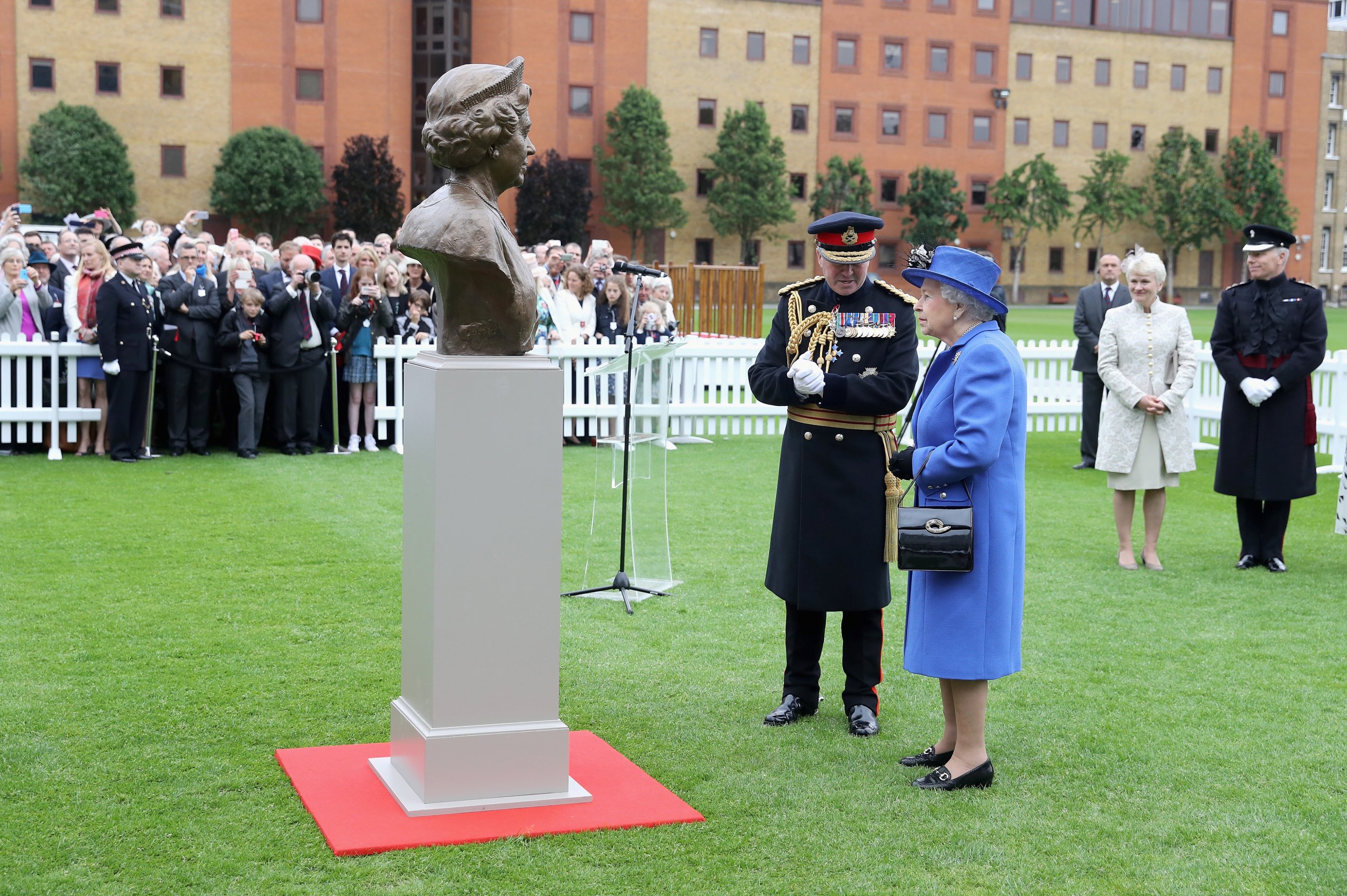 Queen Elizabeth Ii And Marilyn Monroe Met During ‘the Battle Of The River Plate Premiere 1253