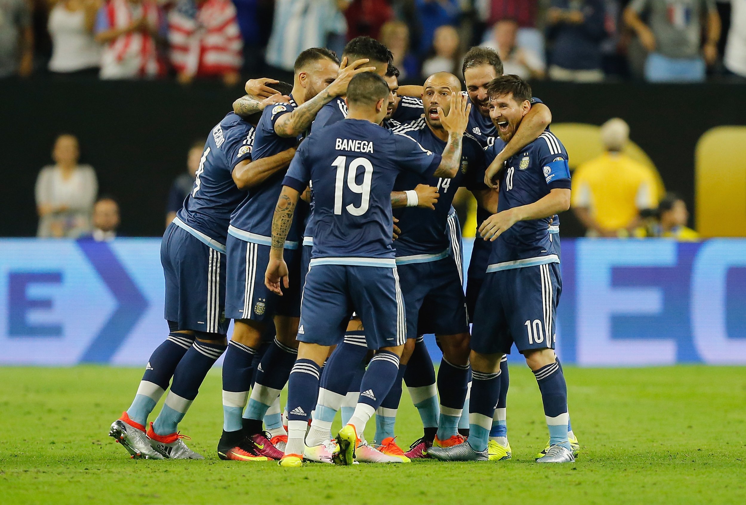 Аргентина видео. Апрель в Аргентине. Messi Argentina celebrate.