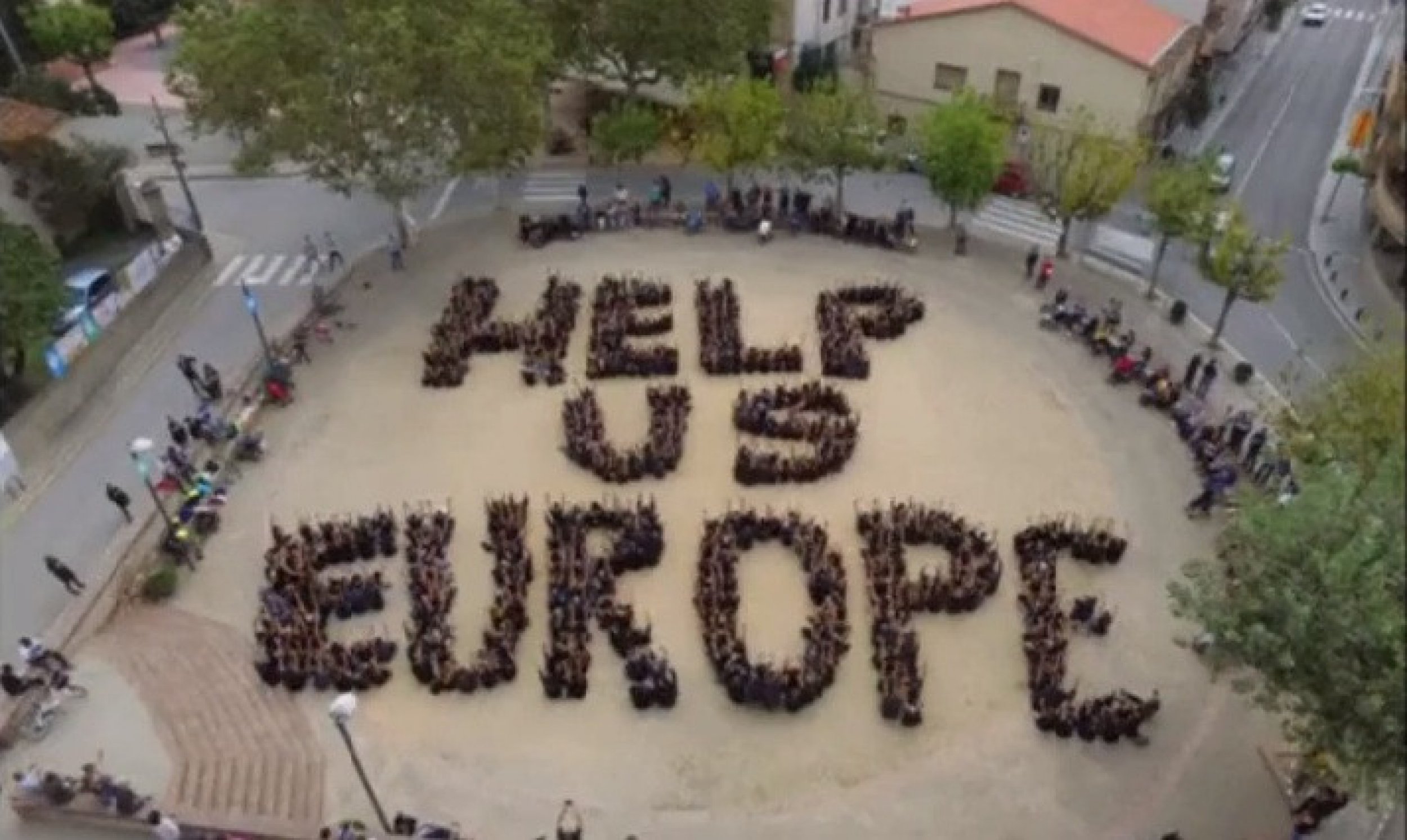 Catalonians Spell Out Help Us Europe In Independence Plea