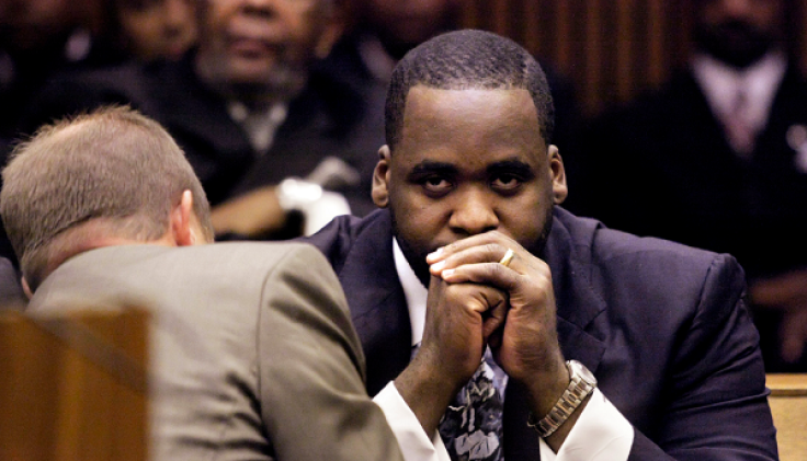  DETROIT - OCTOBER 28: Former Detroit Mayor Kwame Kilpatrick (R) appears in Wayne County Circuit Court for his sentencing October 28, 2008 in Detroit, Michigan.