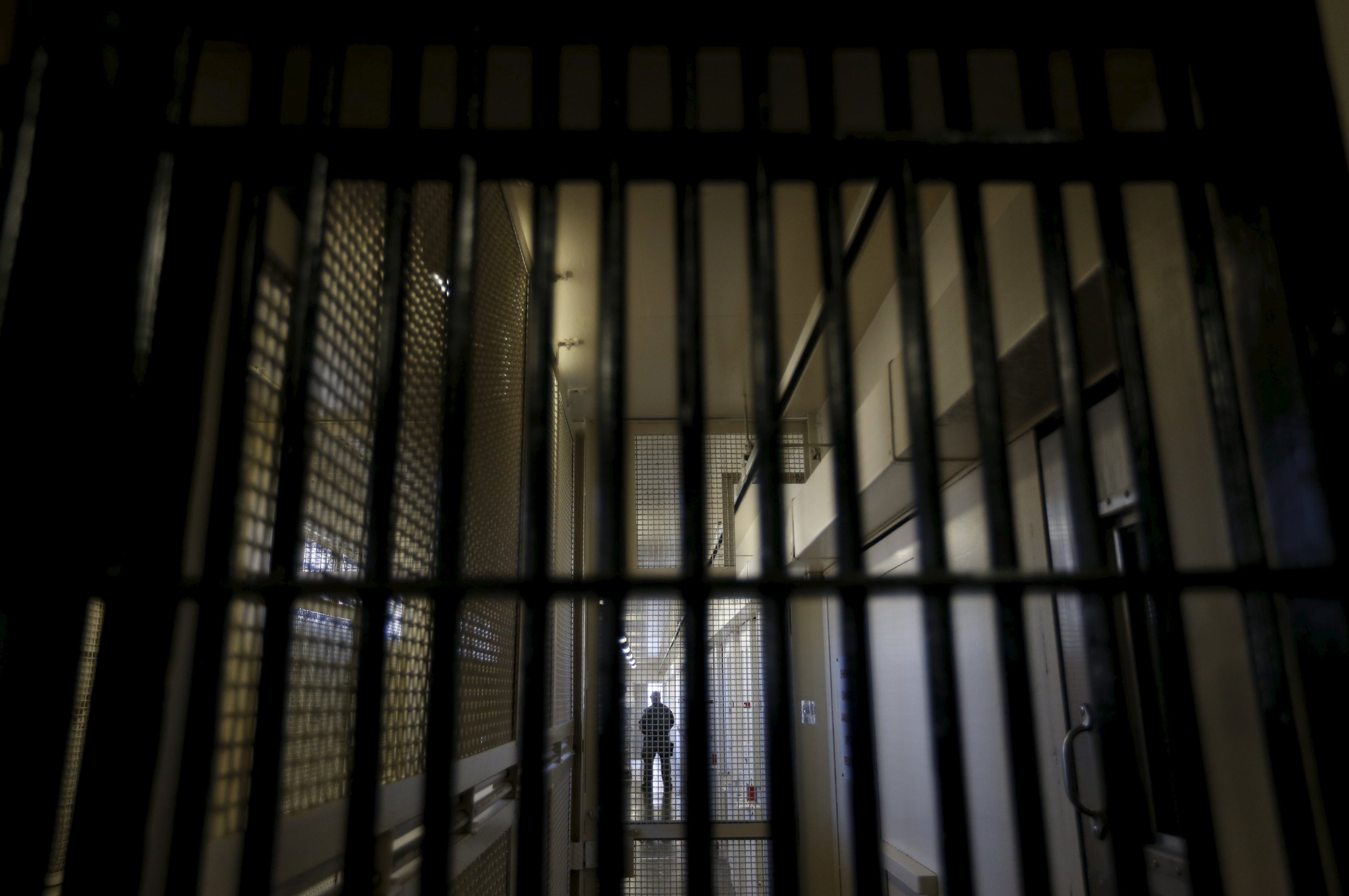 Pretrial Detention Linked To Increase In Guilty Pleas Drop In   Prison 